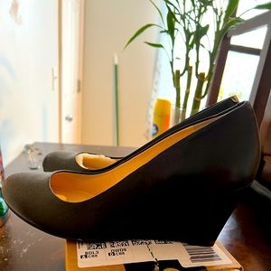 size 10 Jessica Simpson wedges.